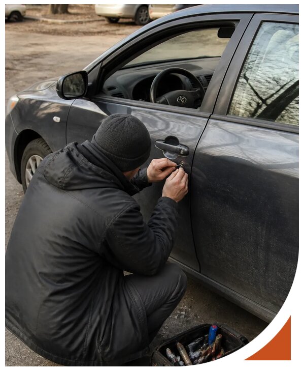 Профессиональное вскрытие автомобиля Тойота без повреждений в Пскове